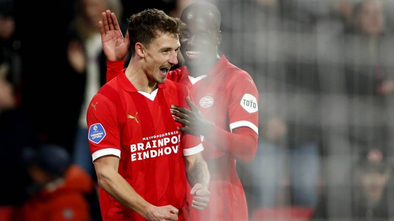 Olivier Boscagli (links) besliste het duel PSV-Heracles vrijdag (foto: ANP 2024/Bart Stoutjesdijk).