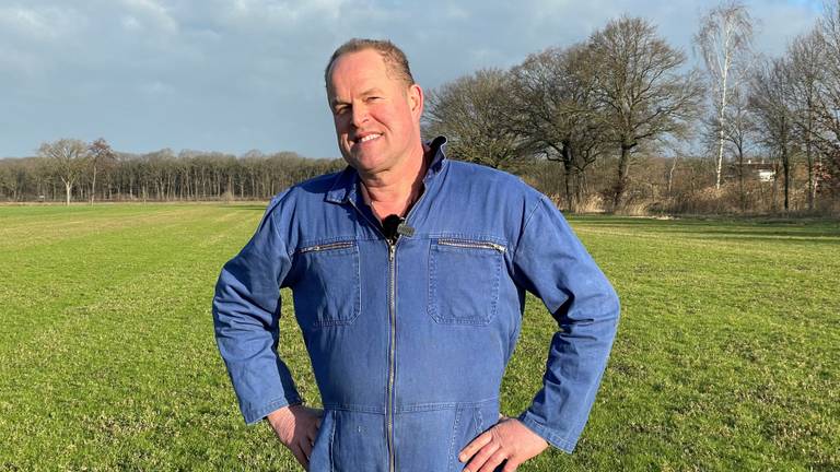 Boer Gerard Opsteeg wil van een weiland natuur maken met daarop tiny houses (foto: Jos Verkuijlen).