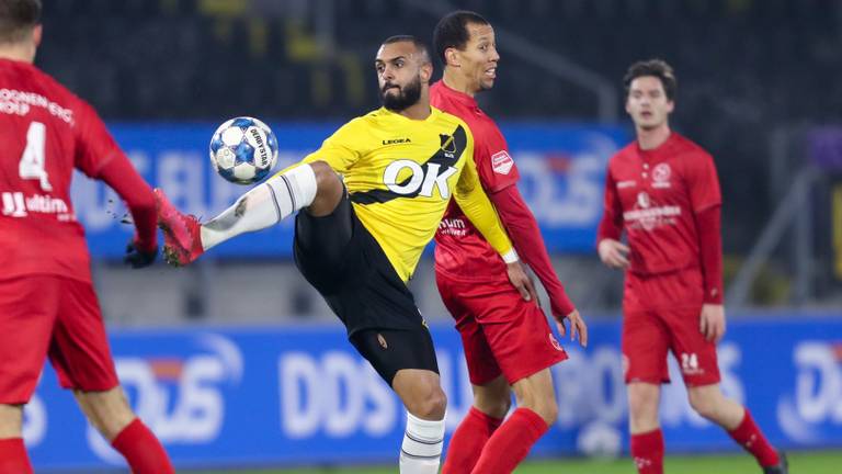 Spits Mario Bilate scoorde twee keer voor NAC tegen Almere City.