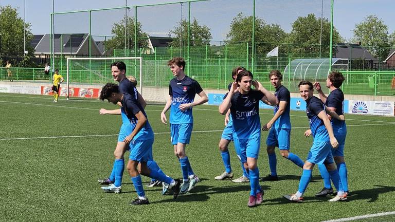 Spelers van voetbalclub sv TOP uit Oss.