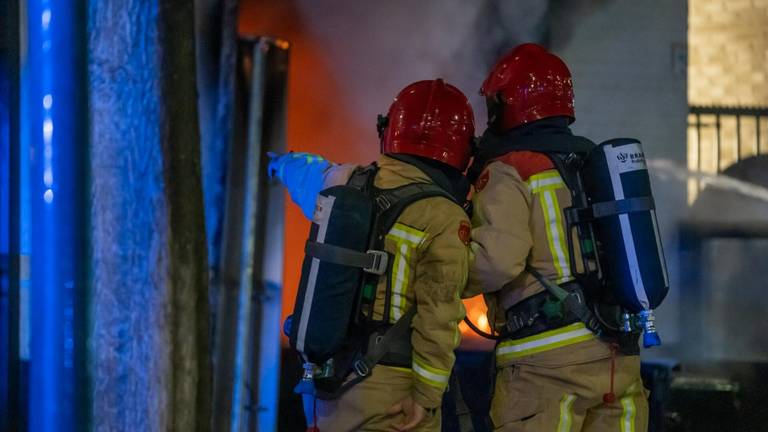 Hoe de brand in Geldrop kon uitbreken, wordt onderzocht (foto: Dave Hendriks/SQ Vsion).