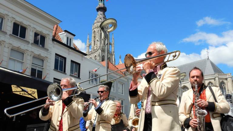 Jazz Festival onder de Grote Kerk (foto: Paul Hermans Fotografie). 