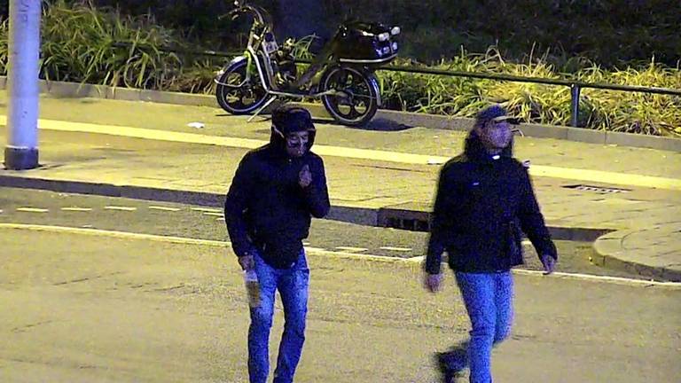 De politie zoekt mensen die tijdens de mishandeling in de buurt waren (foto: Politie).