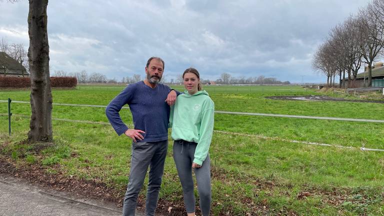 Herm en zijn dochter Maud wonen naast de N279 (foto: Lola Zopfi).