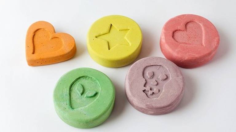 Dit zijn niet de xtc-pillen uit het verhaal (foto: politie.nl).