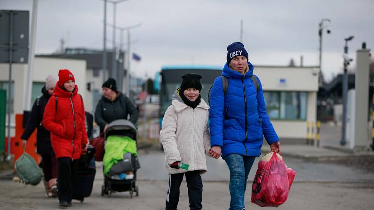 Oekraïense vluchtelingen aan de grens met Polen (Foto: ANP) 