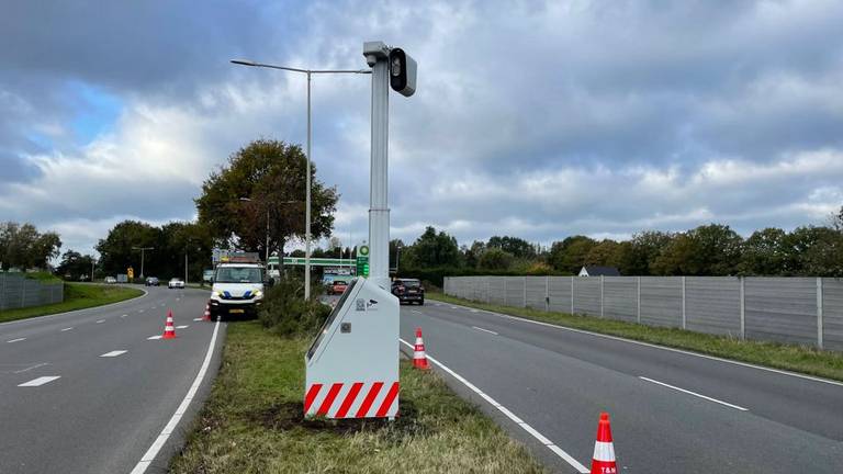 De mobiele flitspaal in Bergen op Zoom (foto: ZuidWest TV)