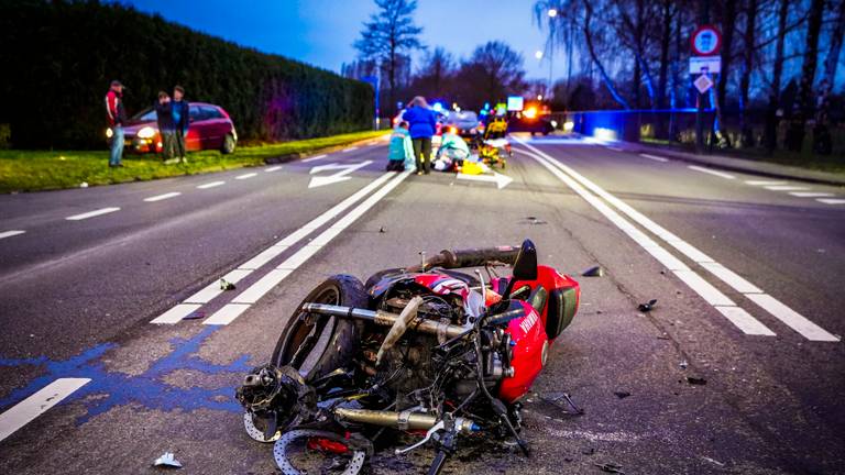 De zwaar beschadigde motor na het ongeluk (foto: SQ Vision Mediaprodukties).