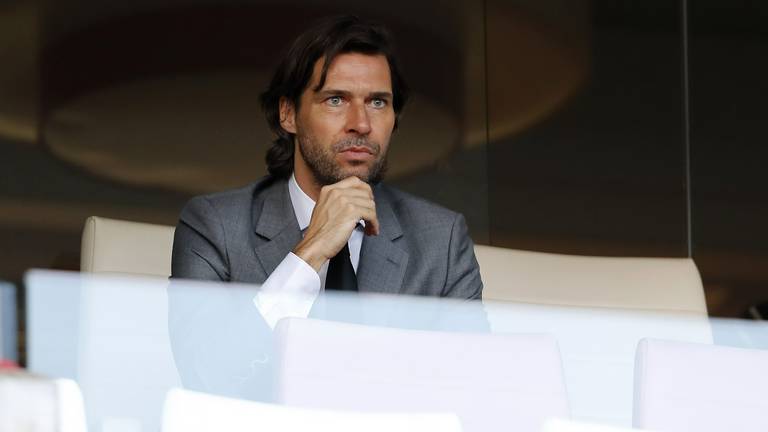 John de Jong op de tribune van het Philips Stadion (foto: ANP/René Bouwman).