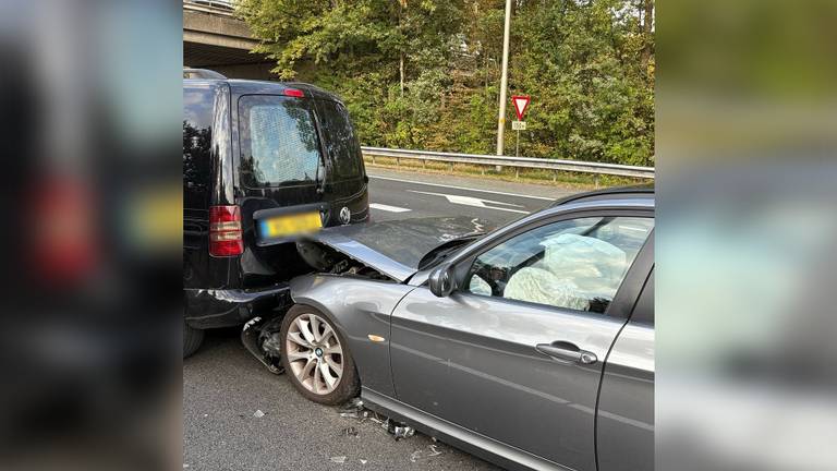 Een beeld van de botsing (foto: Rijkswaterstaat).