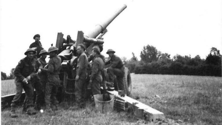 De Long Tom, een zwaar geallieerd 155 mm kanon dat ook vuurde op het Land van Altena (foto: archief)