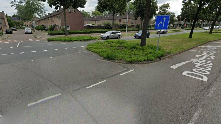 De aanrijding vond plaats op de kruising van de Dr. Berlagelaan en Alard du Hamelstraat (afbeelding: Google Streetview).