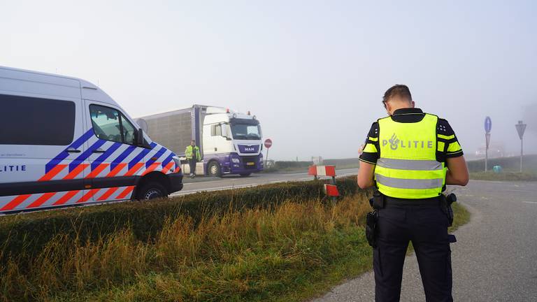 De weg werd afgesloten (foto: Jeroen Stuve).