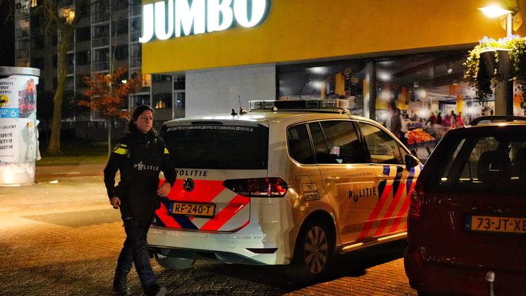 Politie bij de overvallen Jumbo (foto: Jeroen Stuve/SQ Vision Mediaprodukties).