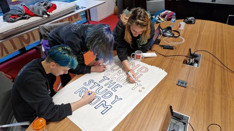 De activisten zijn voorlopig niet van plan te vertrekken (foto: Noël van Hooft)