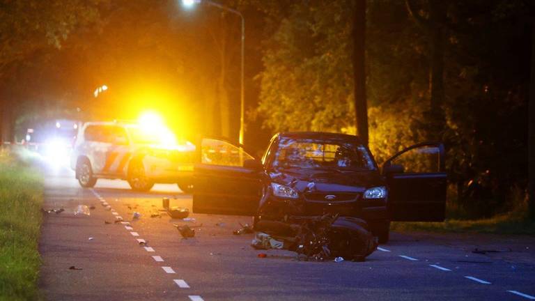 Ernstig ongeluk op de parallelweg naast A2, scooterrijdster (33) overleden