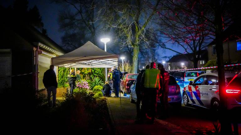 Na de vondst van de dode vrouw begon de politie een groot onderzoek (foto: SQ Vision).