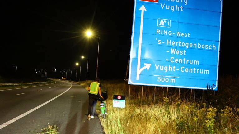 De fietser veroorzaakte eerder dit jaar een gevaarlijke situatie op de A2 (foto: Bart Meesters).