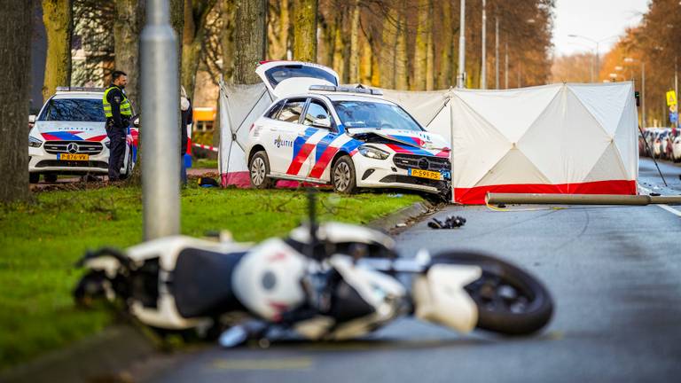 Motorrijder komt om het leven bij aanrijding met politiewagen in Eindhoven