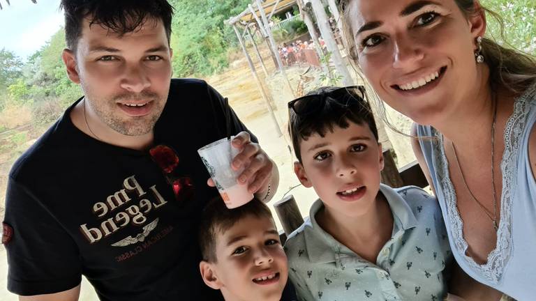 Snelwegbaby Tim werd in één klap beroemd: 'Hectometerbordje boven zijn bed'