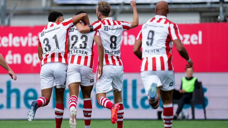 Top Oss won de wedstrijd met 3-0 (foto: Orange Pictures)