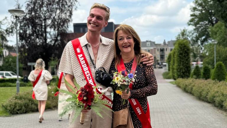 Aardbeienkoning Hein met de aardbeienkoningin van 1984, de eerste editie (foto: Aardbeienfeesten).