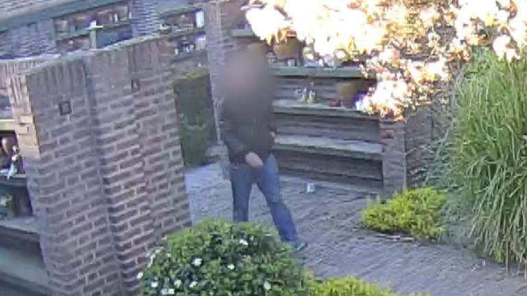 De 'kraandief' wordt tot nu toe onherkenbaar in beeld gebracht (foto: politie).