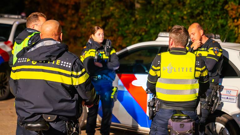 De politie was op zoek naar iemand die vermist is (foto: Gabor Heeres/SQ Vision).