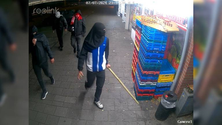 Explosie bij supermarkt in Den Bosch: bekijk hier de beelden