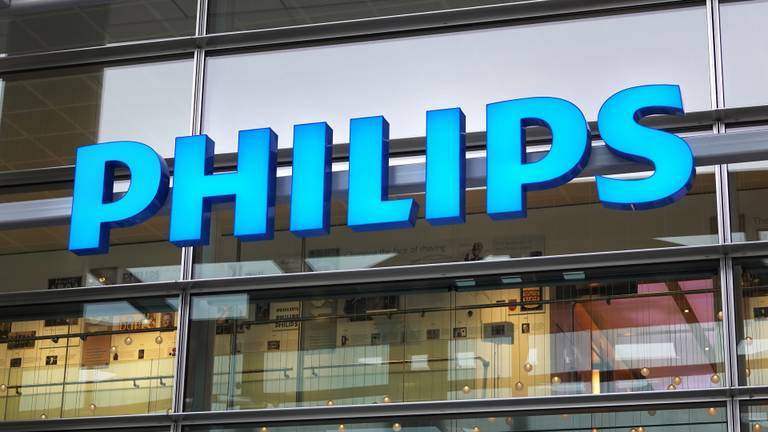 Het logo op de gevel van het hoofdkantoor van Philips in Amsterdam (foto: Berlinda van Dam/ANP).