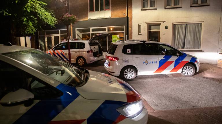 De politie onderzoekt de overval bij het casino in Oudenbosch (foto: Christian Traets/SQ Vision).