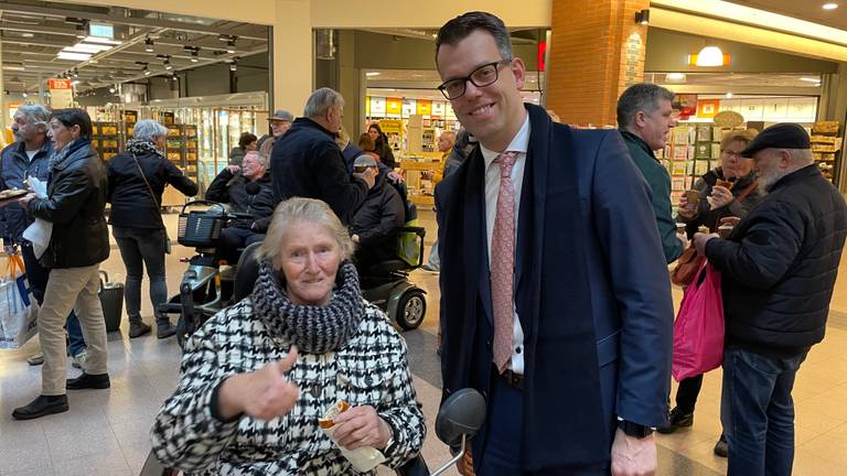 Burgemeester Alssema en mevrouw Roelands op de nieuwjaarsontmoeting van de gemeente Gilze en Rijen (foto: Tom van den Oetelaar).