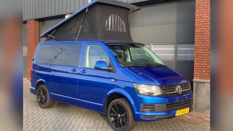 Een van de gestolen buscampers.