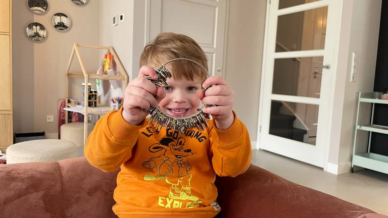 Joep (4) heeft een hartafwijking en wil kinderen helpen die het ook hebben