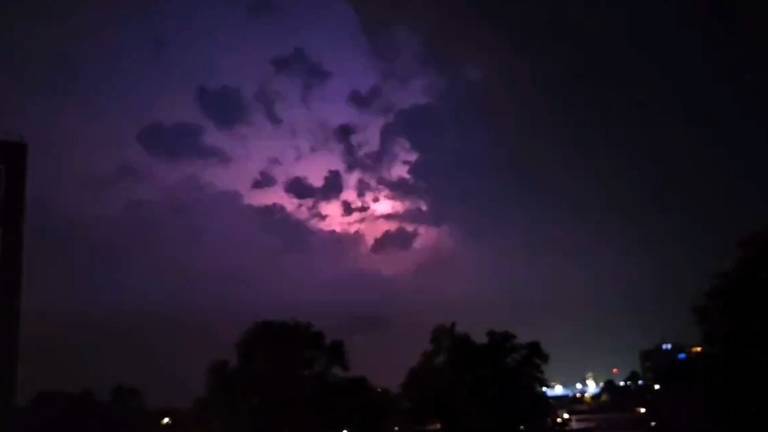 Onweer vanuit Bergen op Zoom te zien (foto van X: @moralikelukas)