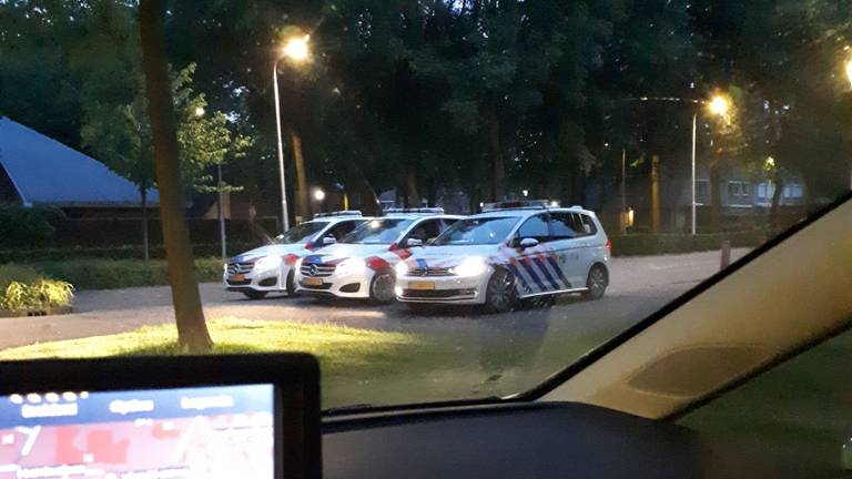 Het verjaardagsfeest in Berkel-Enschot werd door agenten stopgezet (foto: Facebook politie Groene Beemden)