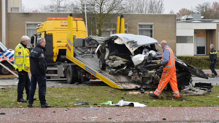 Bijrijder uit auto geslingerd bij dodelijk ongeval in Breda