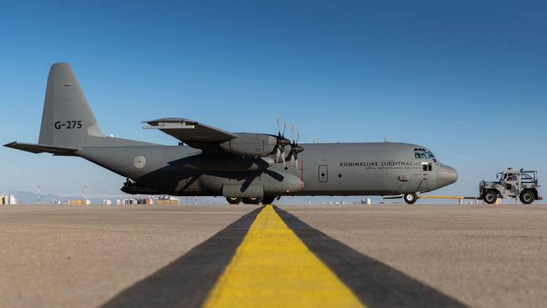 Het vliegtuig waarmee het medische team slachtoffers vervoert (foto: Defensie).