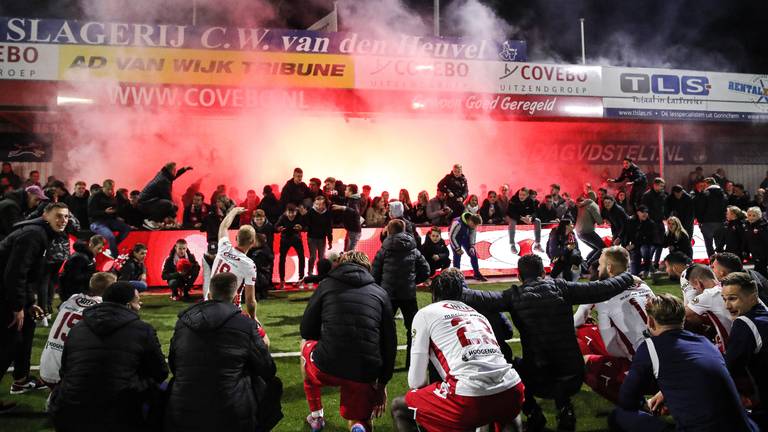 Feest na de bekerstunt van Kozakken Boys op Vitesse (Foto: ANP)