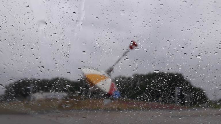 Het gaat flink doorregenen met klap onweer, maar zomerse dag is in aantocht