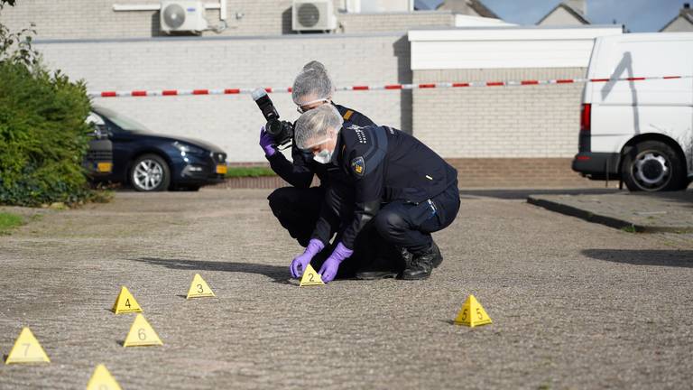 Eigenaar beschoten huis geschrokken: 'Gaat je niet in koude kleren zitten'