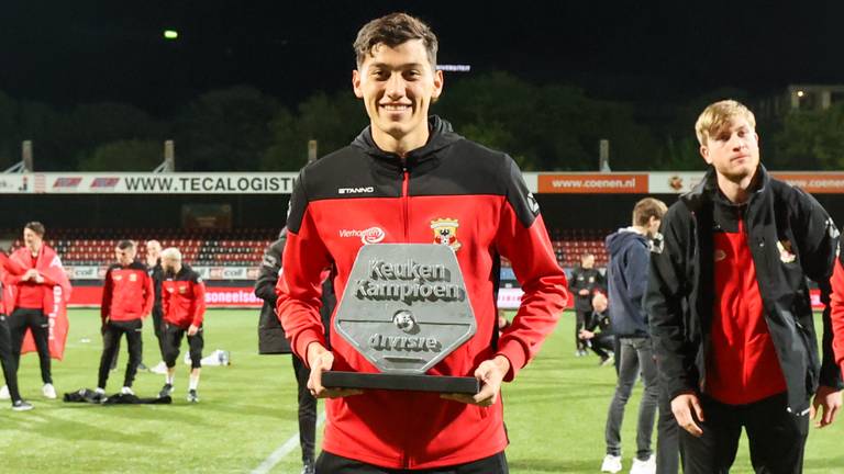 Jay Idzes promoveert met Go Ahead Eagles naar de Eredivisie (foto: OrangePictures).