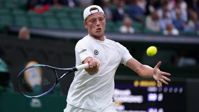 Van Rijthoven op het Centre Court van Wimbledon (Foto: ANP)