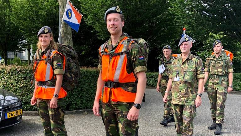Militairen van vliegbasis Woendrecht lopen volgende week naar Nijmegen voor een goed doel. (Foto: Erik Peeters)