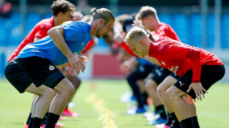 De PSV'ers aan het trainen (foto: ANP).