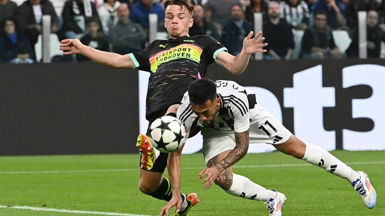 PSV'er Dams tegen Juventus in de Champions League (foto: ANP).