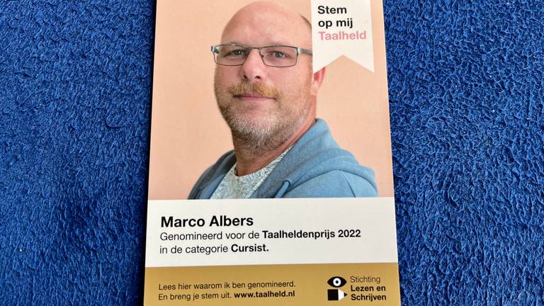 Een flyer waarmee Marco stemmen werft (foto: Raoul Cartens).