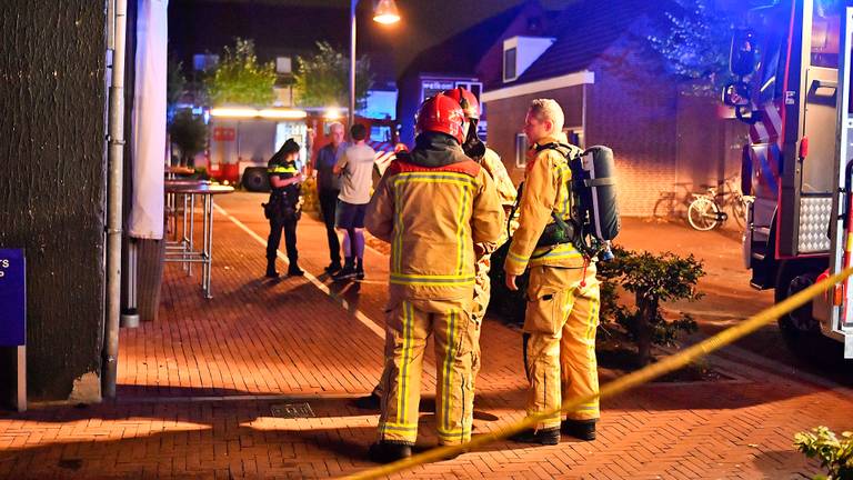 Het vuur in het gebouw in Veldhoven werd rond halfdrie ontdekt (foto: SQ Vision).