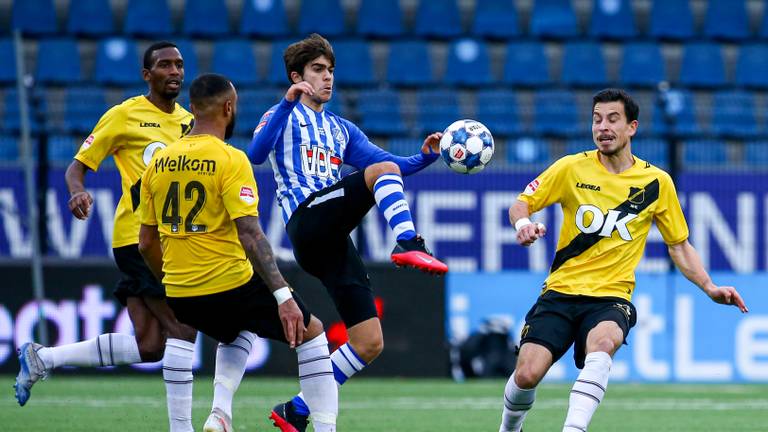 De Brabantse derby tussen FC Eindhoven en NAC (foto: OrangePictures).