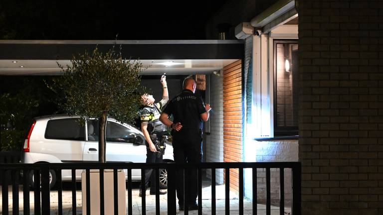 Onderzoek bij het huis aan de Passendalestraat in Breda (foto: SQ Vision).